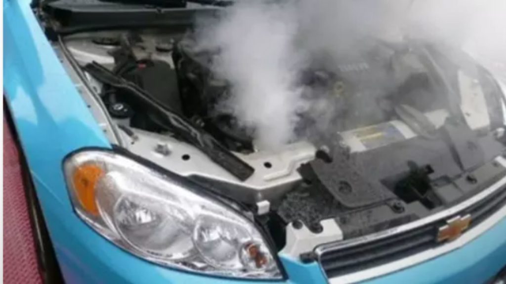 Carro fervendo